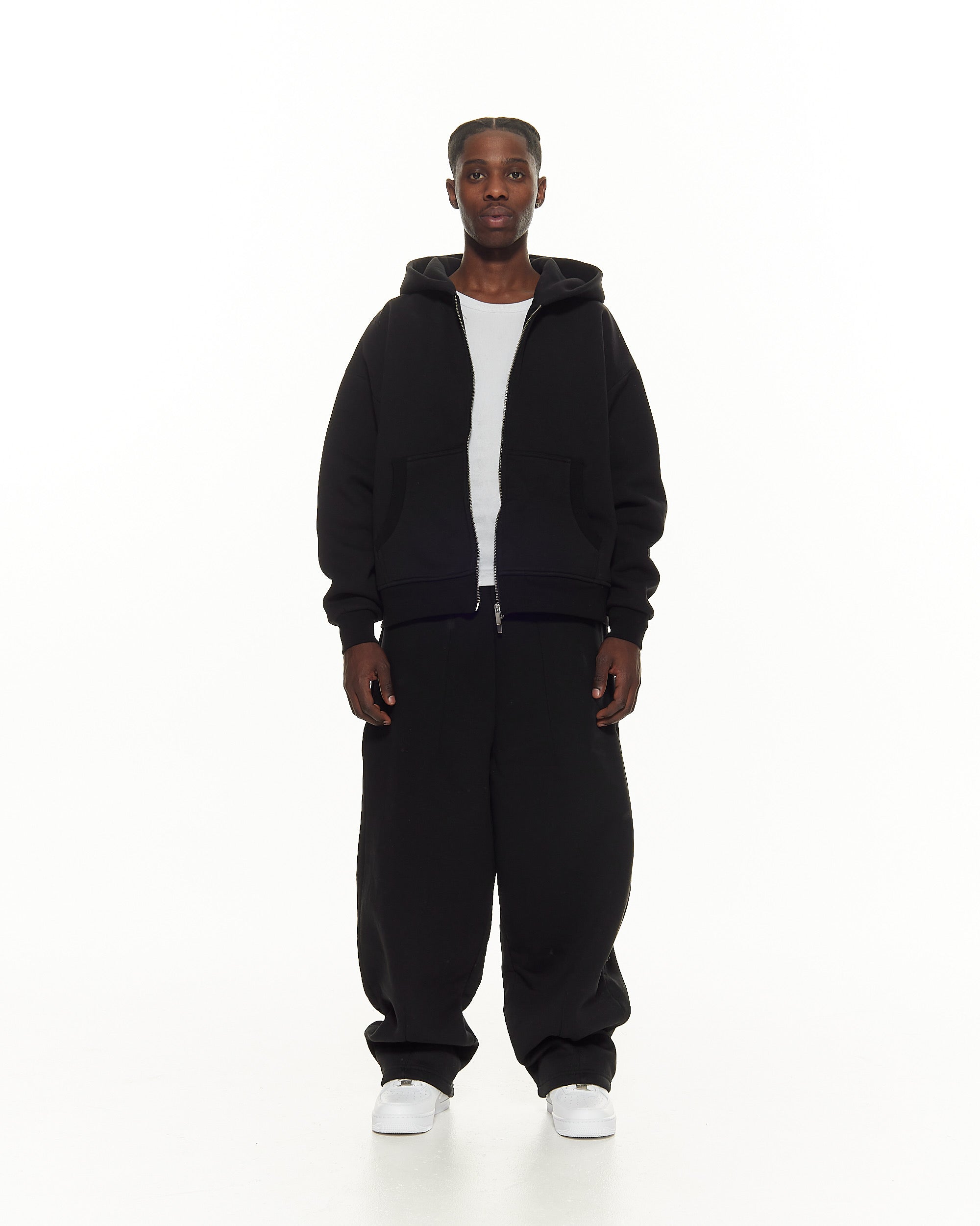 Comfort Joggers – Straight Fit – Black